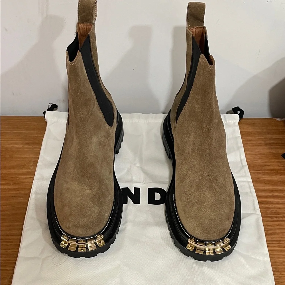 NOHA Lug Sole‎ Chelsea Boots in Khaki Suede - Picture 2 of 5